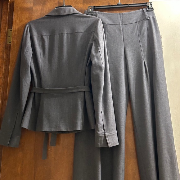 Tahari Dark Gray Suit Jacket, Size 8 - Picture 16 of 16